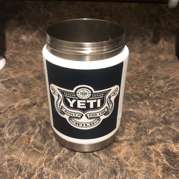 Yeti Dining Yetistainlesssteel Koozie 2oz Built For The Wild 206